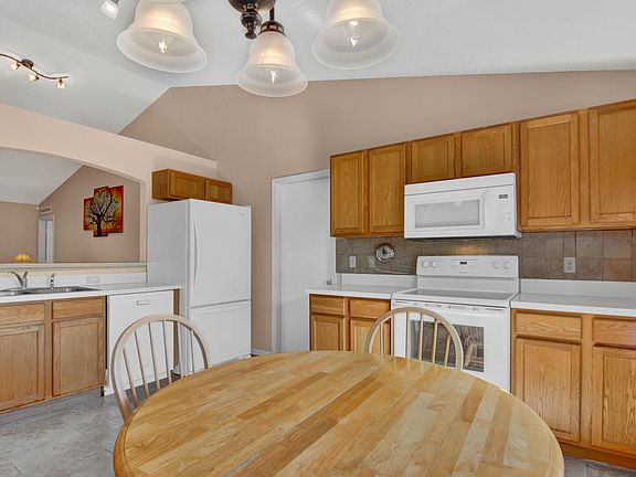4th image of 2698 Haberland Ave SE