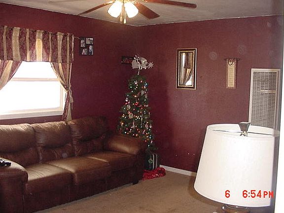 4th image of 303 E Gracy St