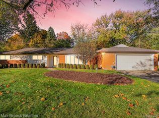 1159 Christian Hills Dr, Rochester Hills, MI 48309