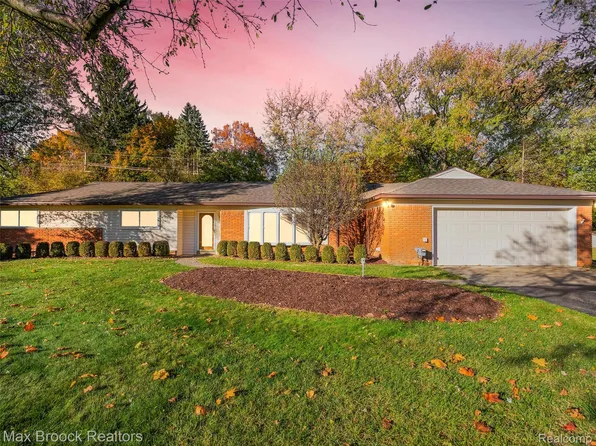 1159 Christian Hills Dr, Rochester Hills, MI 48309