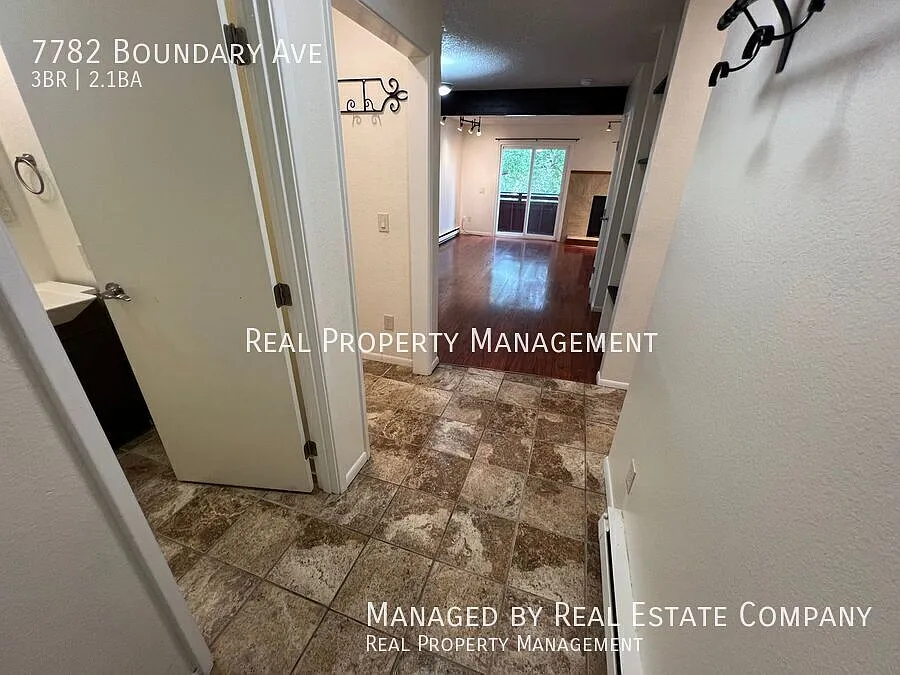 Eastside 3 Bed 2.5 Bath Spacious Condo — Photo 4