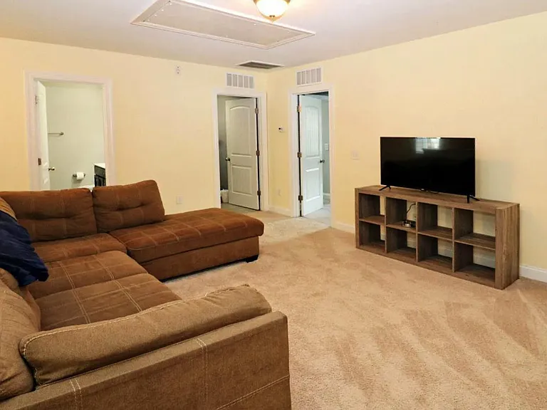 1009 Monmouth Loop — Photo 11