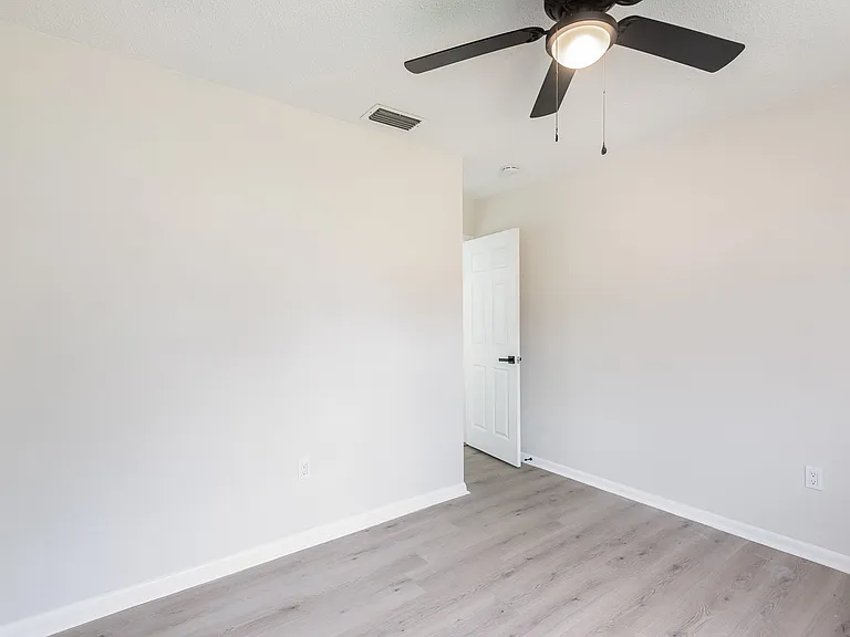 1650 Leach Cir — Photo 5