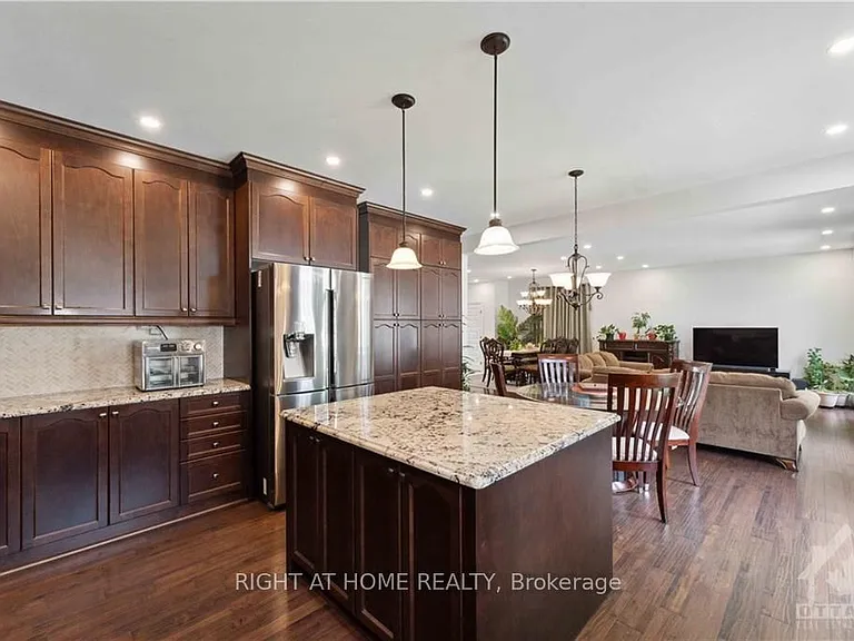 546 Peerless St — Photo 9