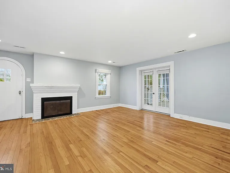 304 Elm Ave — Photo 4
