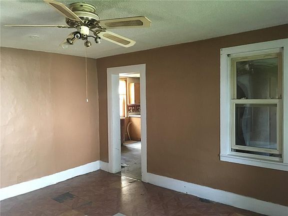 3rd image of 30 Franklin St