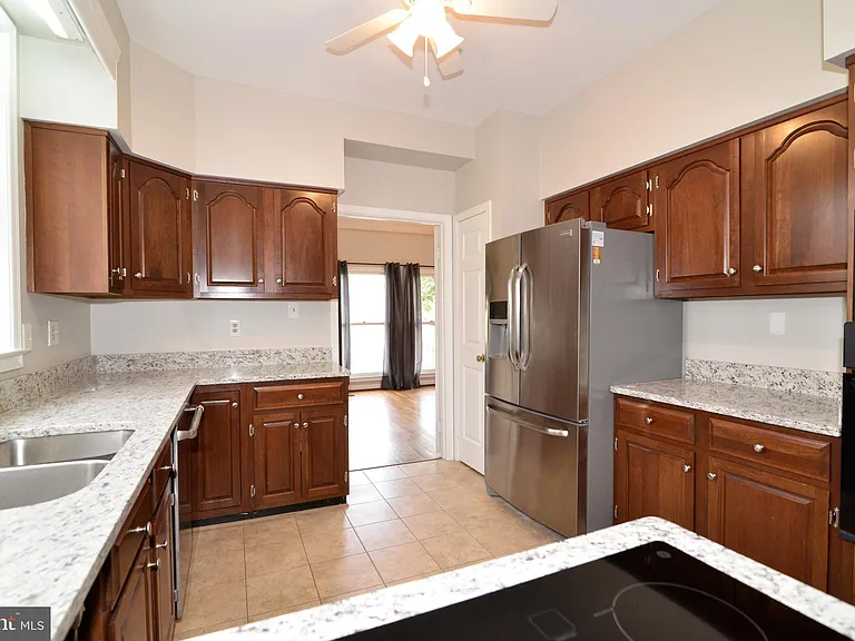 10200 Aspen Willow Dr — Photo 4