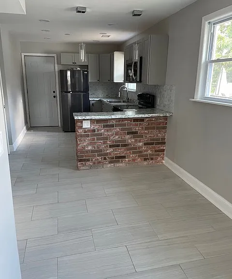 Dining area/kitchen