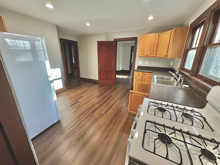 1011 Jones St — Photo 9