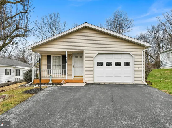 40 Westview Ter, Womelsdorf, PA 19567