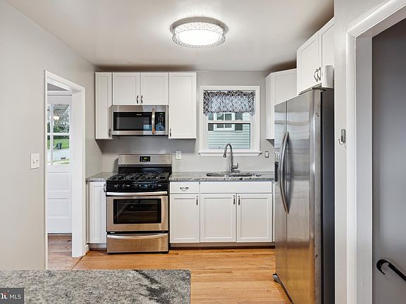 4th image of 228 Dawson Dr
