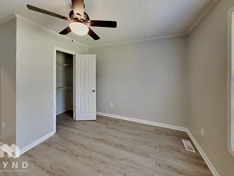2208 Shalimar Dr — Photo 12