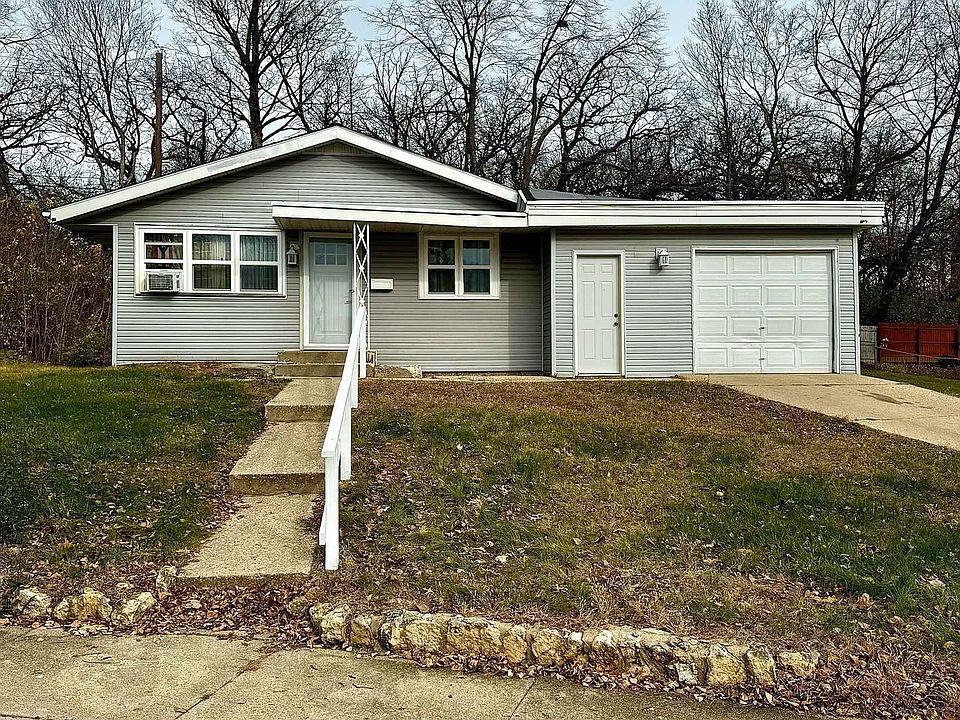 1st image of 210 Clara Ave