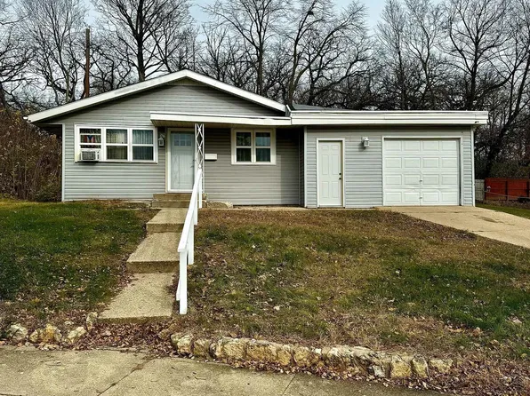 210 Clara Ave, Rockford, IL 61104