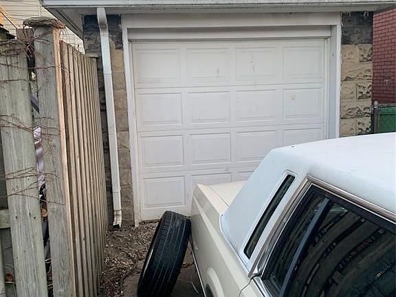 5th image of 907 Dougall Ave