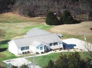 22698 Deerfield Ln, Warrenton, MO 63383