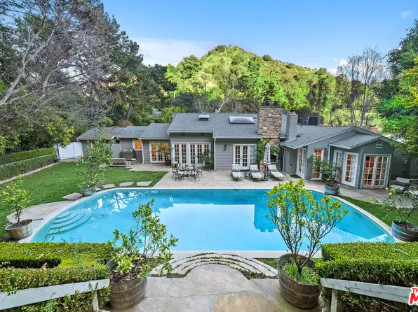 2265 Bowmont Dr, Beverly Hills, CA 90210