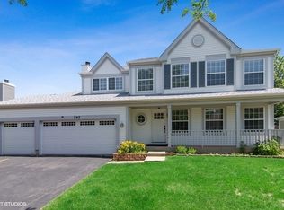 797 Longmeadow Dr, Carol Stream, IL