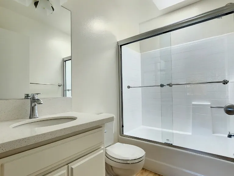 1410 Wellesley Ave #201 — Photo 9