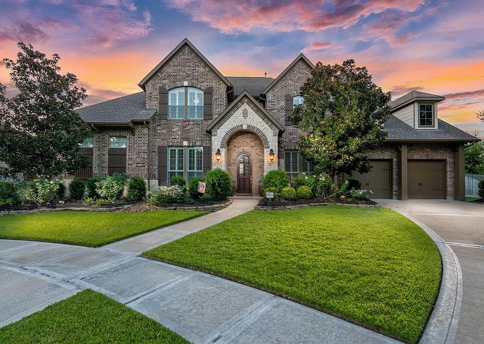 Welcome home to 21102 Lexxe Creek Drive! This home exudes great warmth and welcome upon arrival just as dusk settles into the sky!