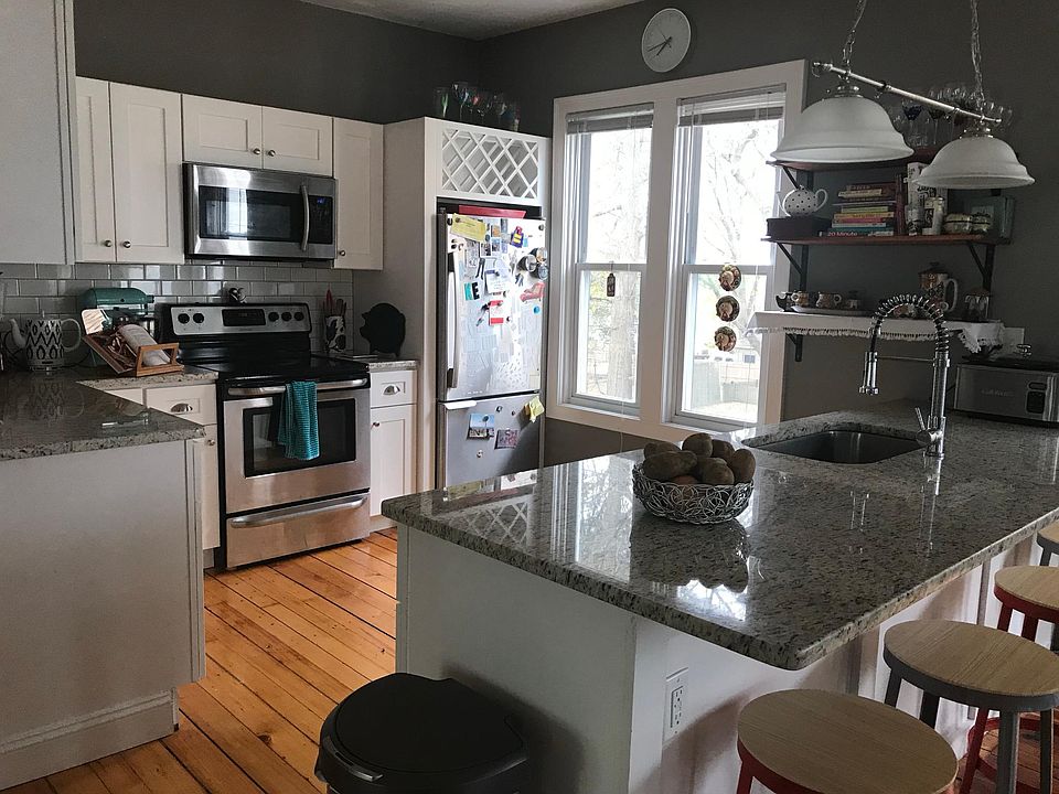 1st image of 235 Pleasant St #2