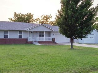 2211 S Crest St, Wichita, KS 67207