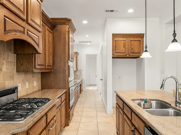 726 Sleepy Creek Dr — Photo 5