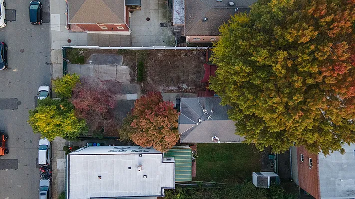 Sold by RE MAX Team | media 30