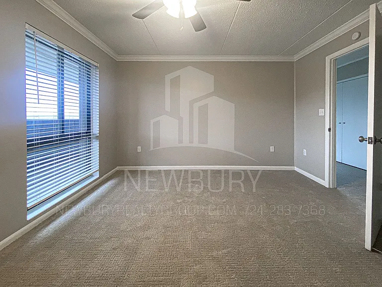 530 N Main Street - The Townhouse. — Photo 93