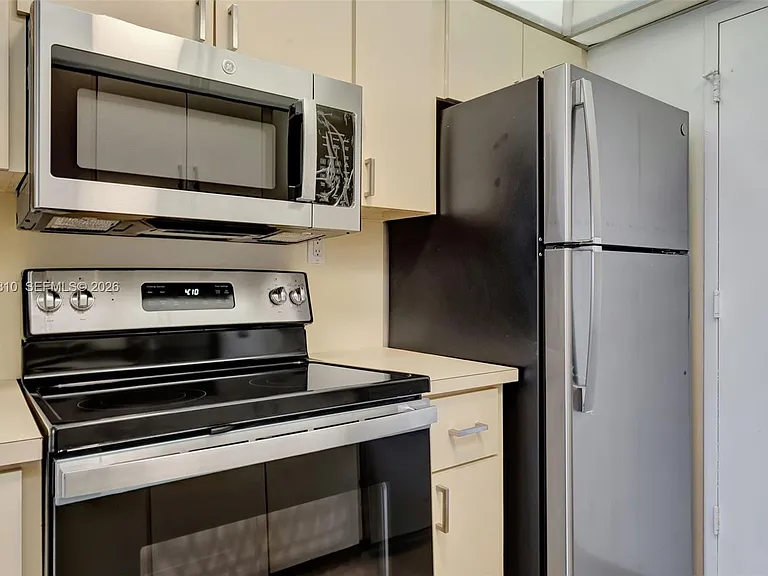 5401 Collins Ave #928 — Photo 7