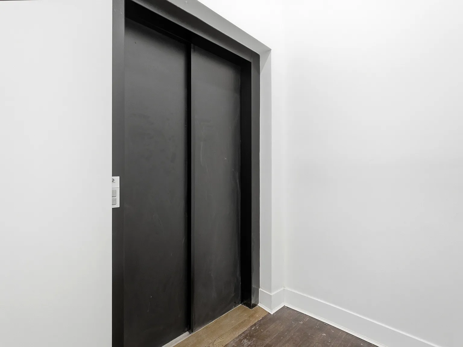 607 Main St — Photo 2