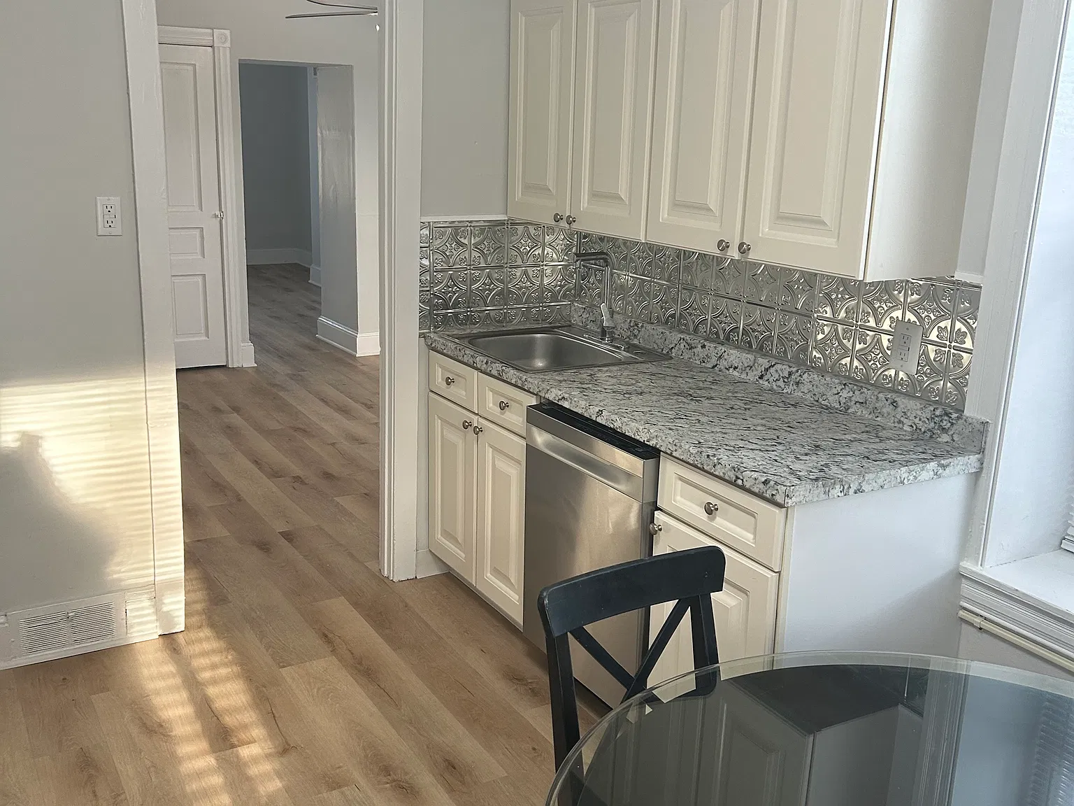 2 bed, 1200 sqft, $1,950 — Photo 2