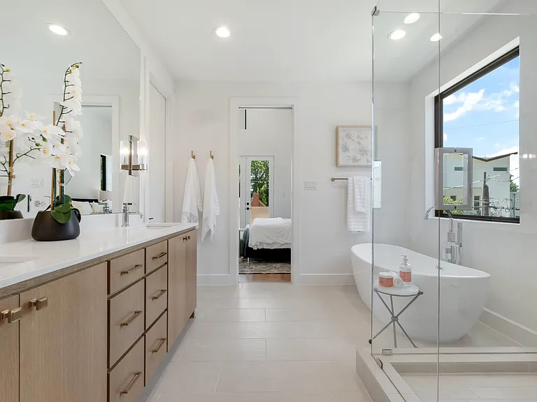 2322 Kirby St — Photo 12
