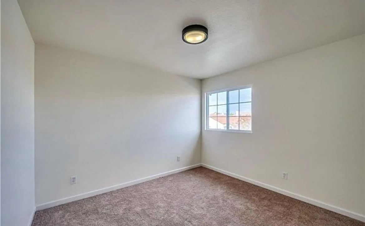 4 bed, 3127 sqft, $3,600 — Photo 3