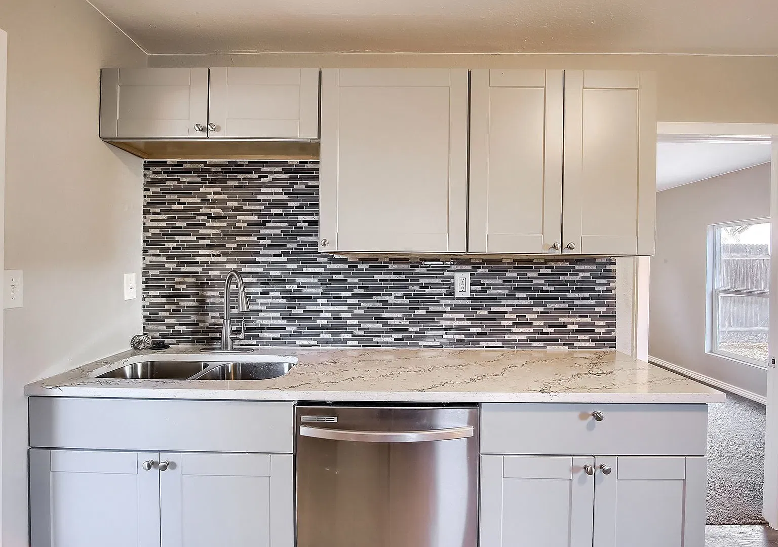 Updated 2BR Home with Modern Kitchen & Spacious Backyard — Photo 3