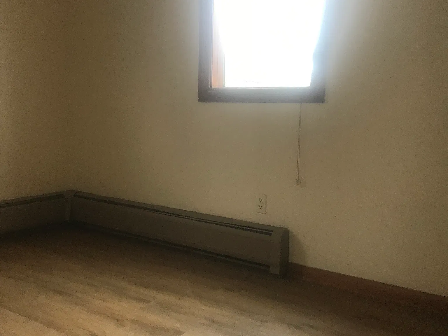 4 bed, 1.5 bath, 1400 sqft, $5,000 — Photo 3
