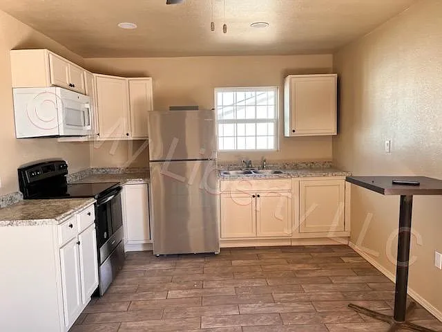 1 bed, 500 sqft, $815 — Photo 2