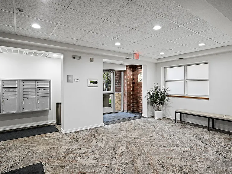 500 W Franklin Ave — Photo 25