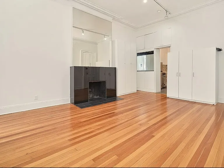 25 E 38th St #3R — Photo 2