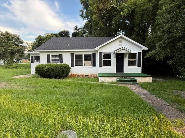 1007 7th Ave, Graceville, FL 32440