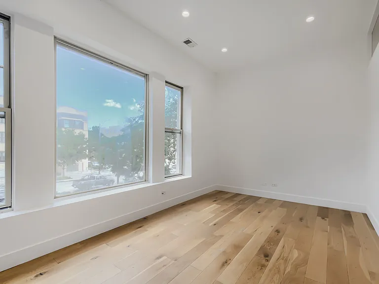 6740 N Sheridan Rd #2N — Photo 3