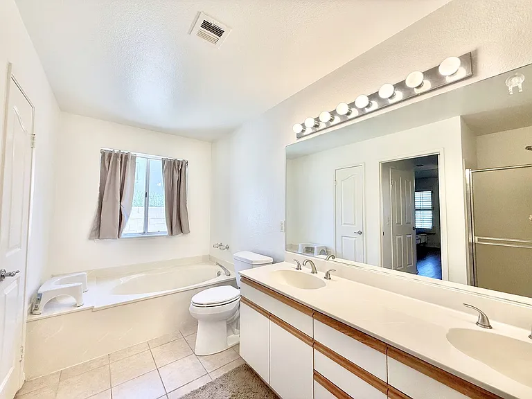 39850 Regency Way — Photo 13