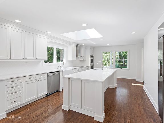 3rd image of 43 Sea Breeze Ave