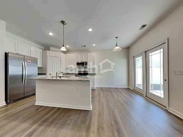 105 Summer Hill Ct — Photo 3