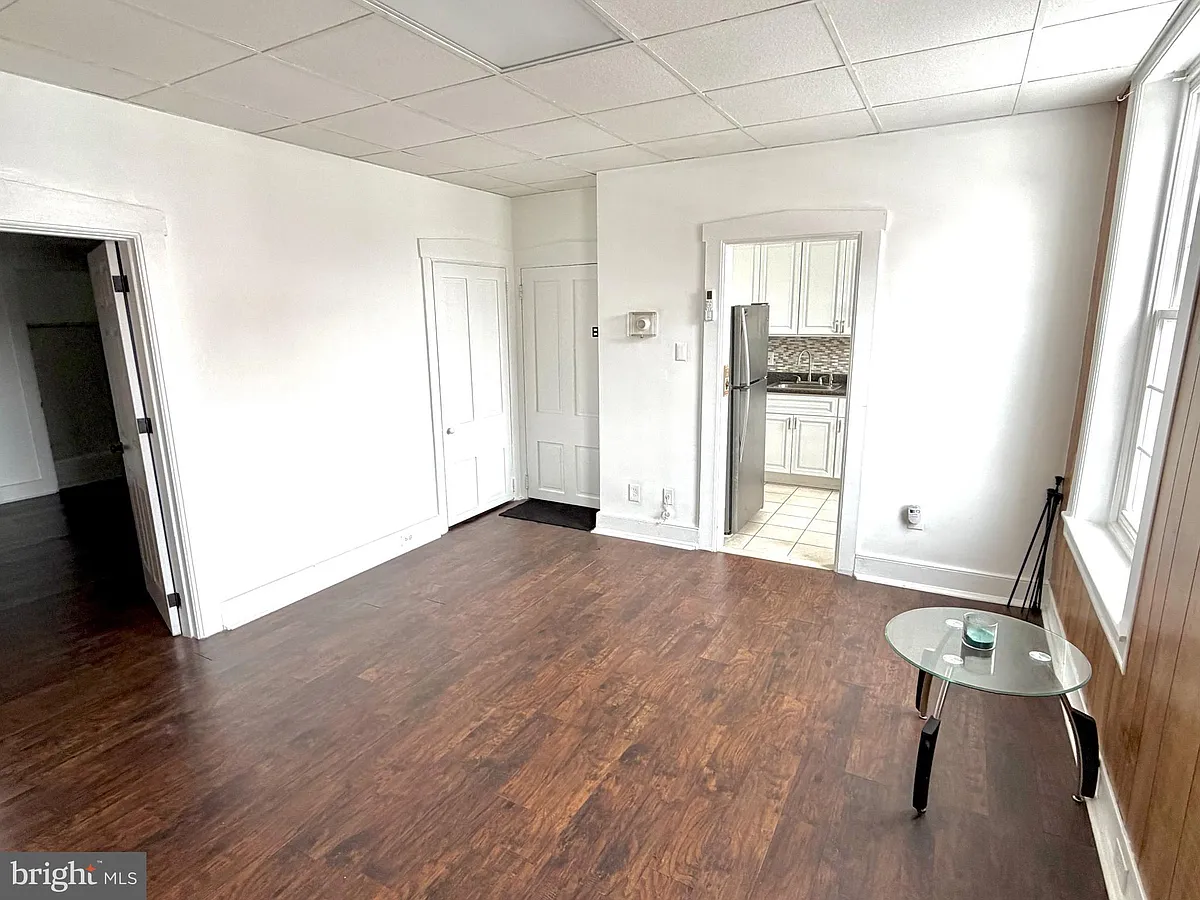Building Photo - 136 S 5th St #2F