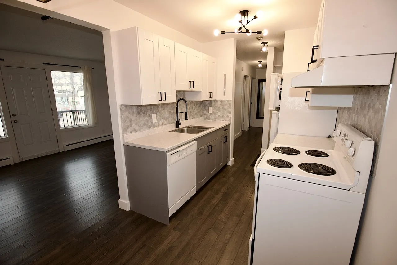 Oliver 2 Bed 1 Bath with Balcony Condo For Rent Edmonton — Photo 2