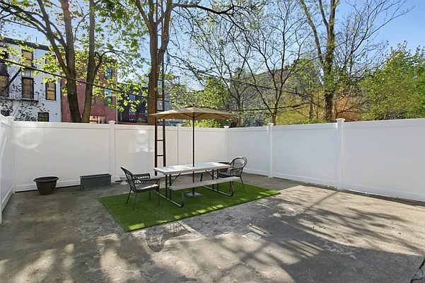 Rented by Compass | media 12