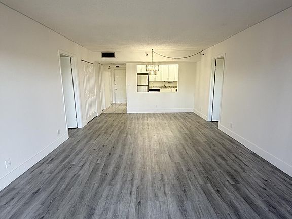 4th image of 9235 SW 8th St APT 512