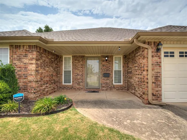 704 E Linden Ln, Mustang, OK 73064