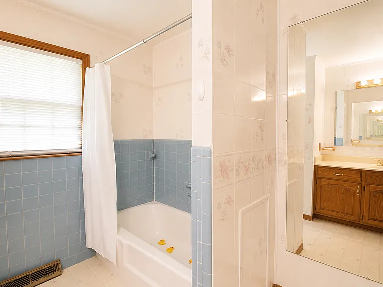 900 Hamlet Ave — Photo 20